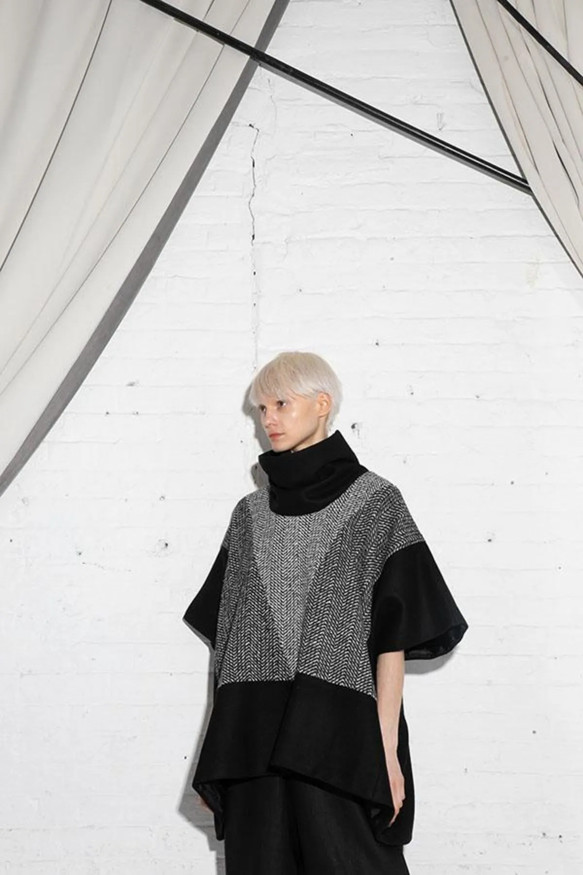 BLOCK PONCHO